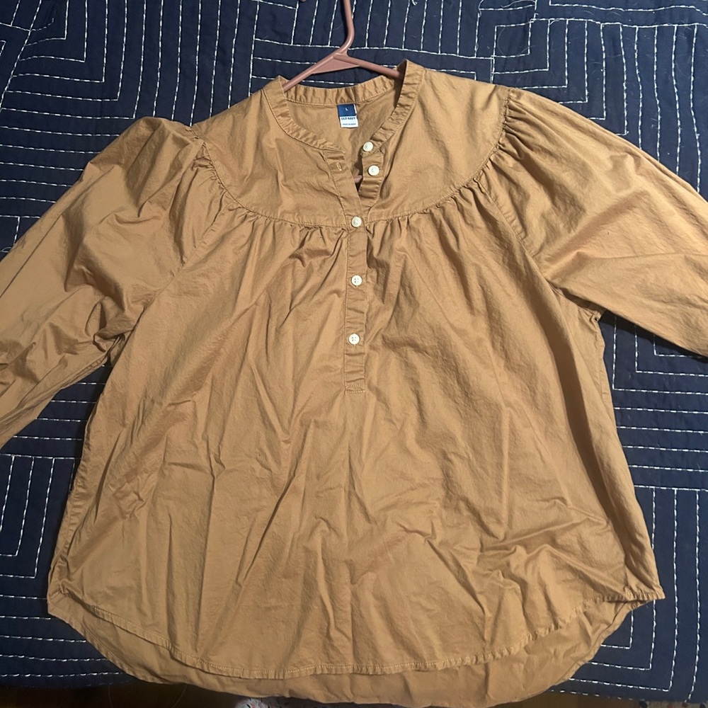 Old navy top size large.